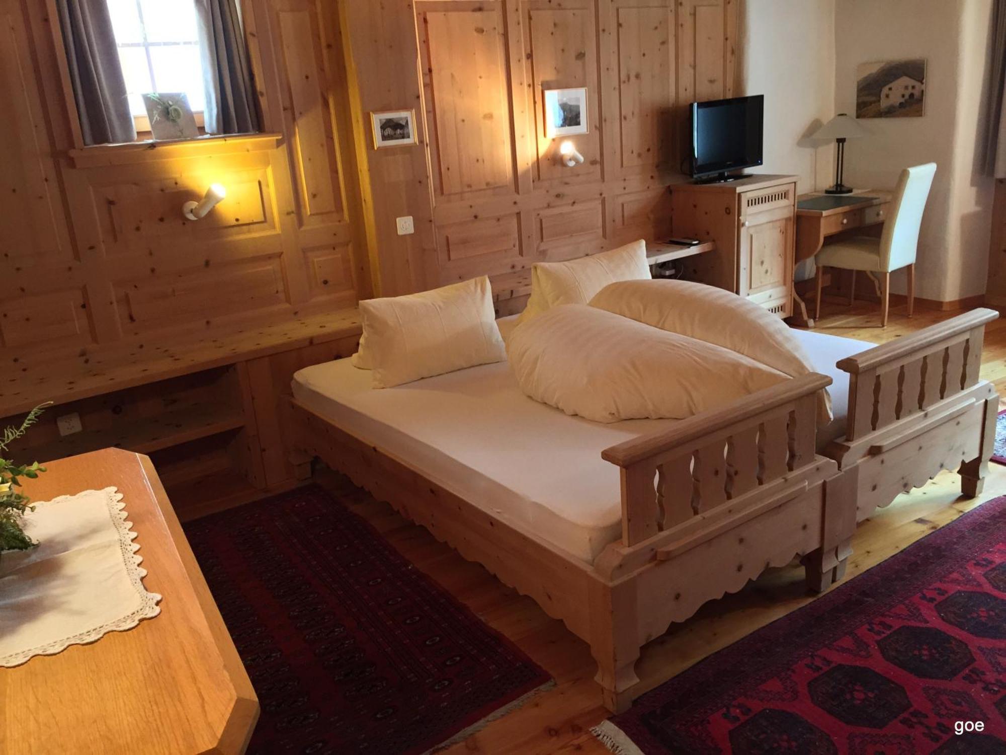 Hotel Chasa Sofia Scuol Quarto foto